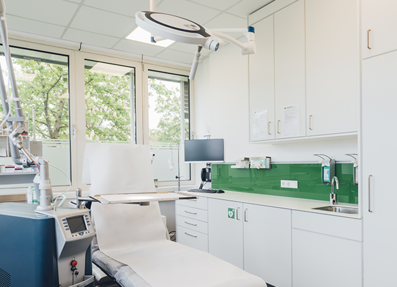 Foto von einem Behandlungszimmer für ambulante Operationen