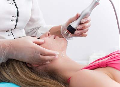 Foto von einer Behandlung bei der Lasertherapie